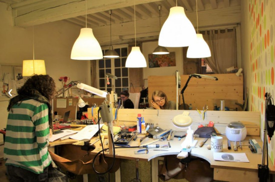 ATELIER FABRICATION DE BIJOU CONTEMPORAIN ATELIER FABRICATION DE BIJOU CONTEMPORAIN