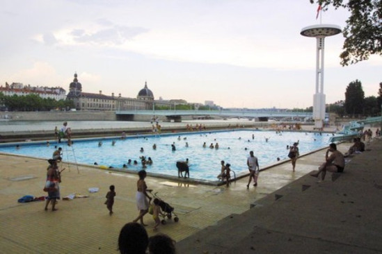 LES PISCINES LYONNAISES A L'HEURE D'ETE