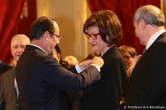 La directrice du théâtre des Célestins décorée par François Hollande La directrice du théâtre des Célestins décorée par François Hollande
