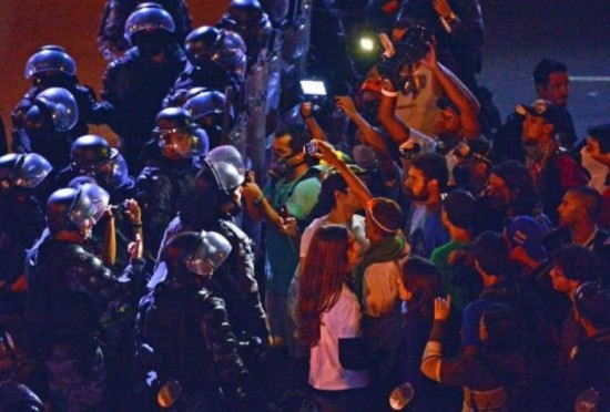 BRÉSIL: HEURTS PRÈS DU STADE MARACANA A RIO