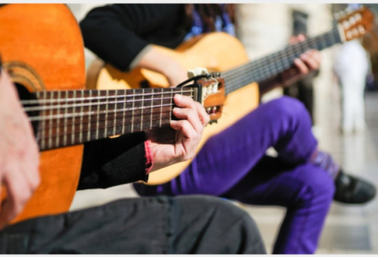 LA GUITARE, UNE ARME DE SÉDUCTION MASSIVE ? LA GUITARE, UNE ARME DE SÉDUCTION MASSIVE ?