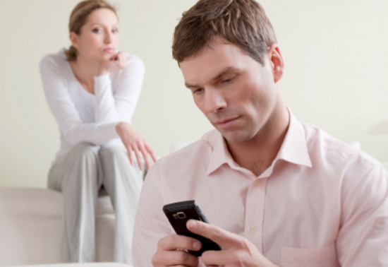 JALOUSIE: LES GESTES QUI VOUS TRAHISSENT JALOUSIE: LES GESTES QUI VOUS TRAHISSENT