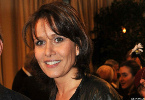 Enceinte, Carole Rousseau cède sa place. Enceinte, Carole Rousseau cède sa place.