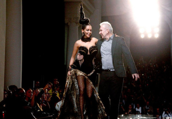 FASHION WEEK : PREMIERS PAS RÉUSSIS POUR NABILA FASHION WEEK : PREMIERS PAS RÉUSSIS POUR NABILA