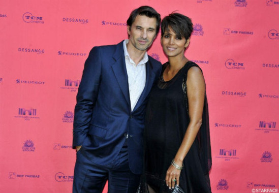 HALLE BERRY ET OLIVIER MARTINEZ, UN MARIAGE À LA FRANÇAISE HALLE BERRY ET OLIVIER MARTINEZ, UN MARIAGE À LA FRANÇAISE