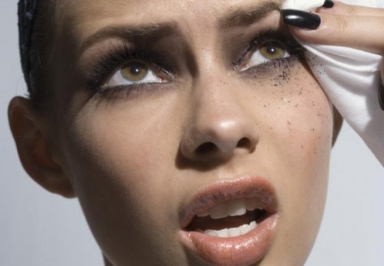 Quelle est la meilleure façon de se démaquiller ? Quelle est la meilleure façon de se démaquiller ?