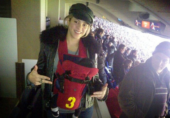 Shakira: première sortie au stade avec son fils Milan Shakira: première sortie au stade avec son fils Milan