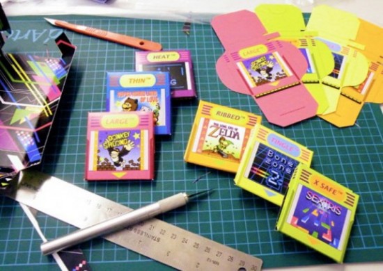 LES PRÉSERVATIFS GAME BOY, POUR ÊTRE SÛR DE MARQUER DES POINTS... LES PRÉSERVATIFS GAME BOY, POUR ÊTRE SÛR DE MARQUER DES POINTS...