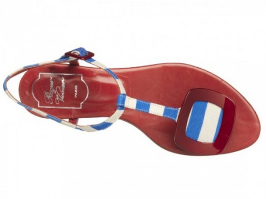 L'ACCESSOIRE DU MOMENT : LES NU-PIEDS L'ACCESSOIRE DU MOMENT : LES NU-PIEDS