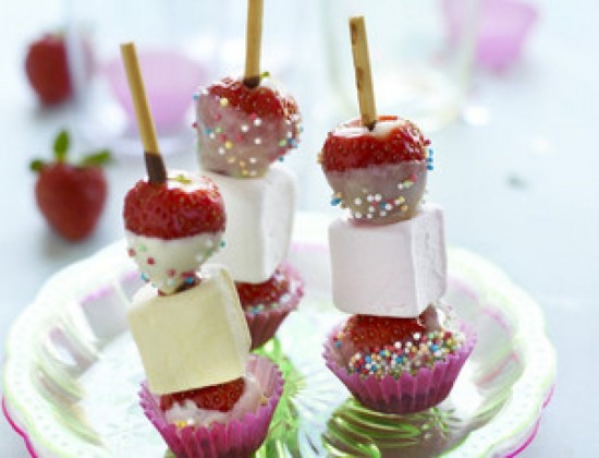 SUCETTES DE FRAISES DE FRANCE AU CHOCOLAT BLANC