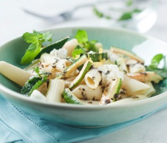 Salade de courgettes et de pâtes à la menthe