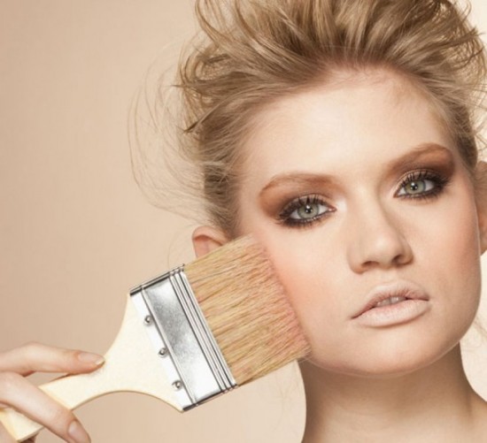 POURQUOI (ET POUR QUI) ON SE MAQUILLE ? POURQUOI (ET POUR QUI) ON SE MAQUILLE ?