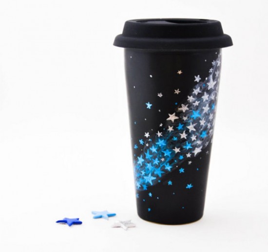 MUG NOIRE EN CÉRAMIQUE ÉTOILÉE MUG NOIRE EN CÉRAMIQUE ÉTOILÉE