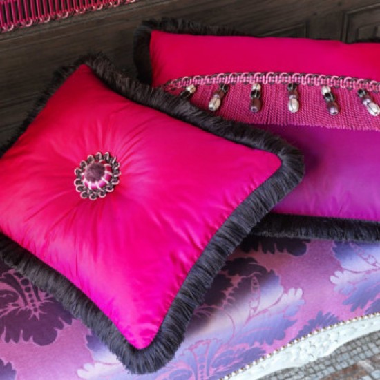 Du mobilier et des accessoires déco pour voir la vie en rose au printemps 2013