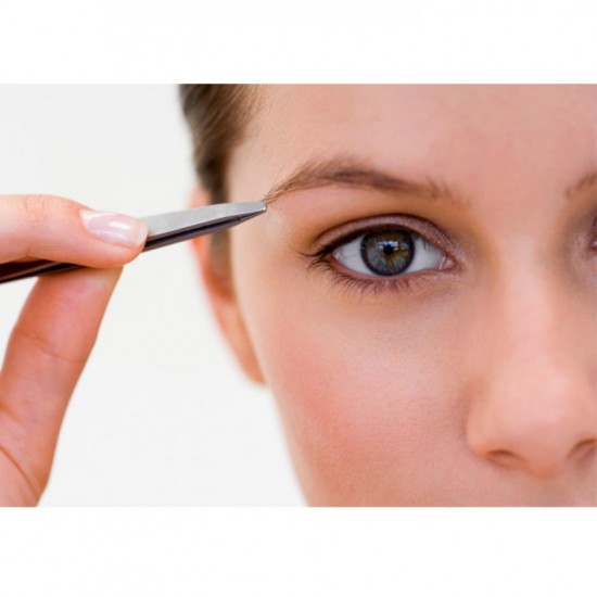 JE REDESSINE MES SOURCILS .