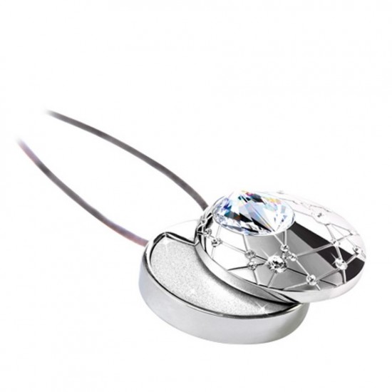 Swarovski présente Aura, sa ligne de cosmétiques Swarovski présente Aura, sa ligne de cosmétiques