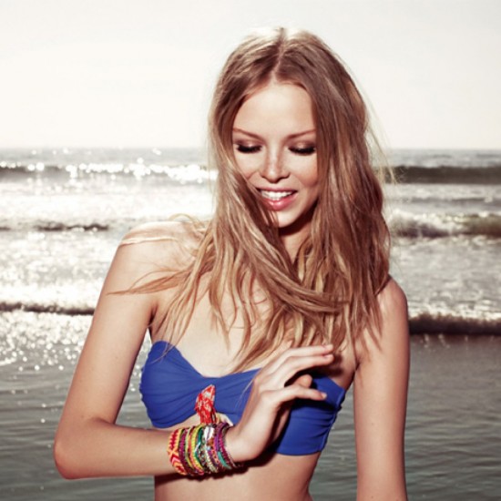 UN MAILLOT HIPANEMA ACHETE = UNE MANCHETTE OFFERTE UN MAILLOT HIPANEMA ACHETE = UNE MANCHETTE OFFERTE