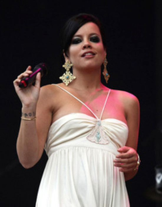 Lily Allen de retour sur scène pour le show Etam Lily Allen de retour sur scène pour le show Etam