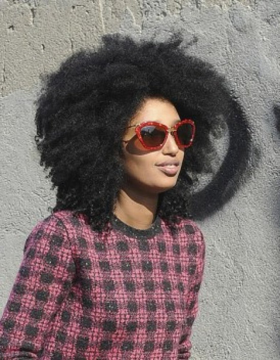 LES 5 GESTES ESSENTIELS POUR DE BEAUX CHEVEUX CRÉPUS