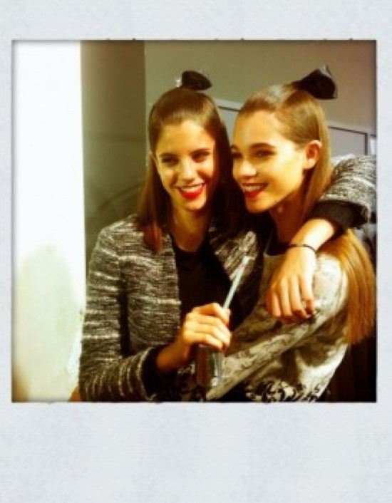 La bouche mate et la manucure bicolore