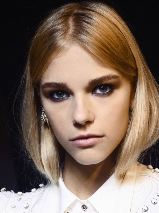 LE FARD À PAUPIÈRES SOUS LE SOURCIL, TENDANCE MAKE-UP DU PRINTEMPS