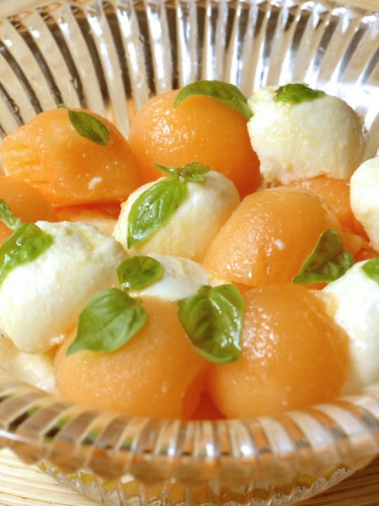 MELON ET MOZARELLA AU BASILIC FRAIS