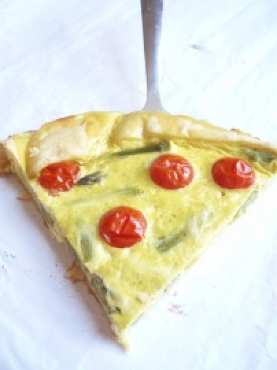 Quiche aux asperges, coriandre et curry