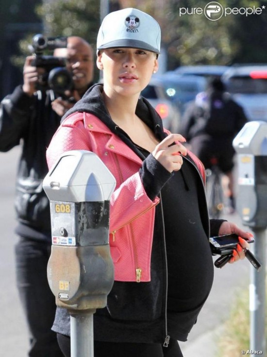 Amber Rose, enceinte : bientôt prête pour son accouchement à domicile Amber Rose, enceinte : bientôt prête pour son accouchement à domicile