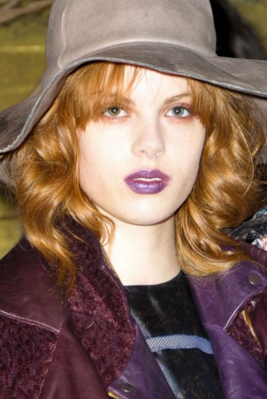 Tendance bouche lie-de-vin sur le catwalk des défilés de New York Tendance bouche lie-de-vin sur le catwalk des défilés de New York