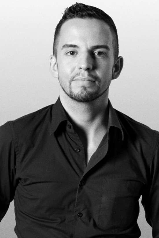 La technique de Tom Sapin pour un fond de teint invisible