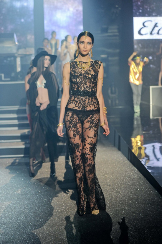 Etam Live Show 2013 et Nicolas Fafiotte : une
collaboration sous le signe du spectaculaire Etam Live Show 2013 et Nicolas Fafiotte : une
collaboration sous le signe du spectaculaire