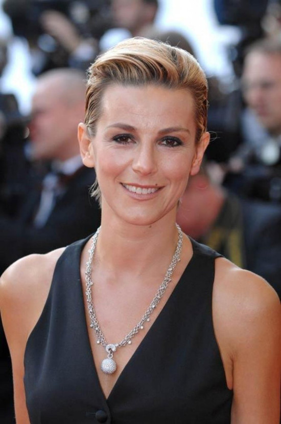 LAURENCE FERRARI DEBARQUE ET S'ENCARTE SUR I>TELE LAURENCE FERRARI DEBARQUE ET S'ENCARTE SUR I>TELE