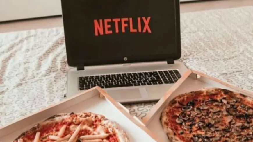Alerte Job de rêve : être payée pour regarder Netflix en mangeant de la pizza