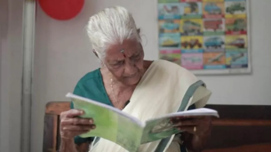 À 104 ans, elle réalise son rêve en apprenant à lire et à écrire !