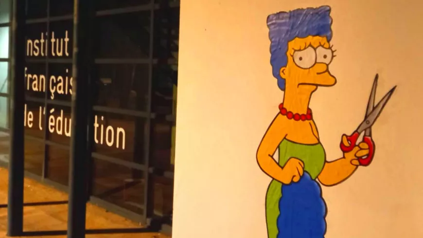 Lyon : une peinture de Marge Simpson se coupant les cheveux pour soutenir les femmes iraniennes