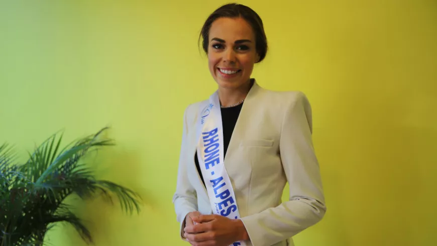Miss France 2023 : Esther Coutin, Miss Rhône-Alpes 2022, se distingue au quiz de culture générale