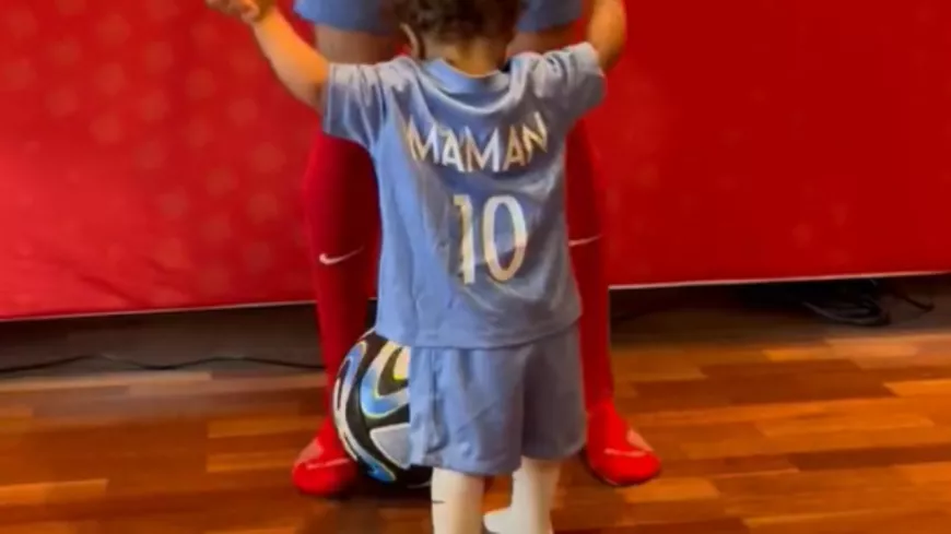 Mondial de football féminin : Amel Majri (OL) accompagnée de sa fille, une première chez les Bleues