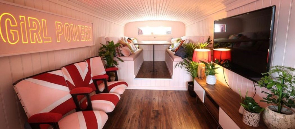Il est possible de passer une nuit dans le bus des Spice Girls !