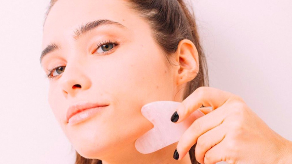 Le gua sha, la nouvelle tendance beauté qui fait fureur sur les réseaux sociaux !