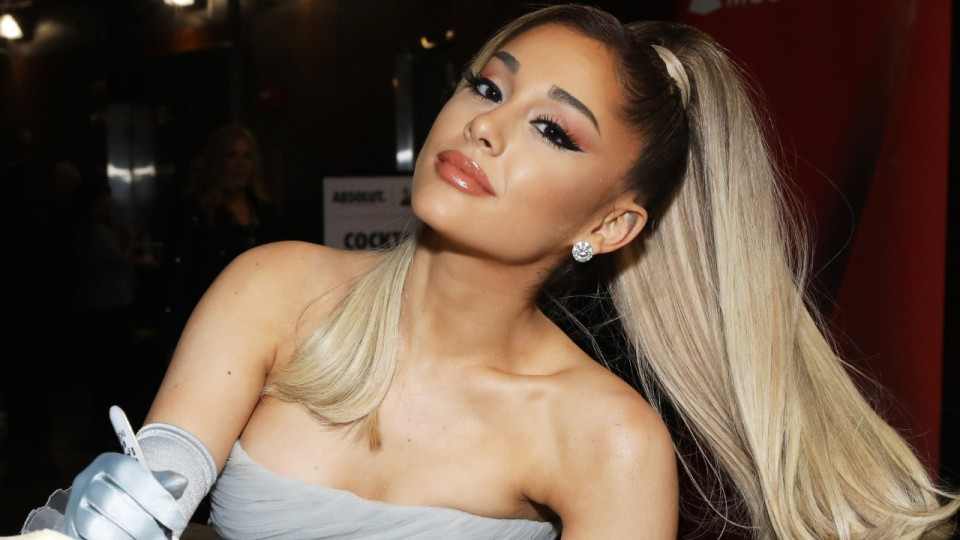 Voici comment réaliser la ponytail d’Ariana Grande ! (vidéos)