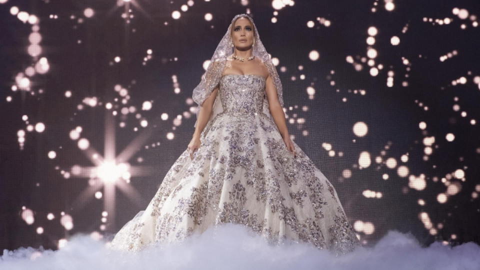 Jennifer Lopez, Maluma et Owen Wilson se donneront la réplique dans la comédie romantique "Marry Me" !