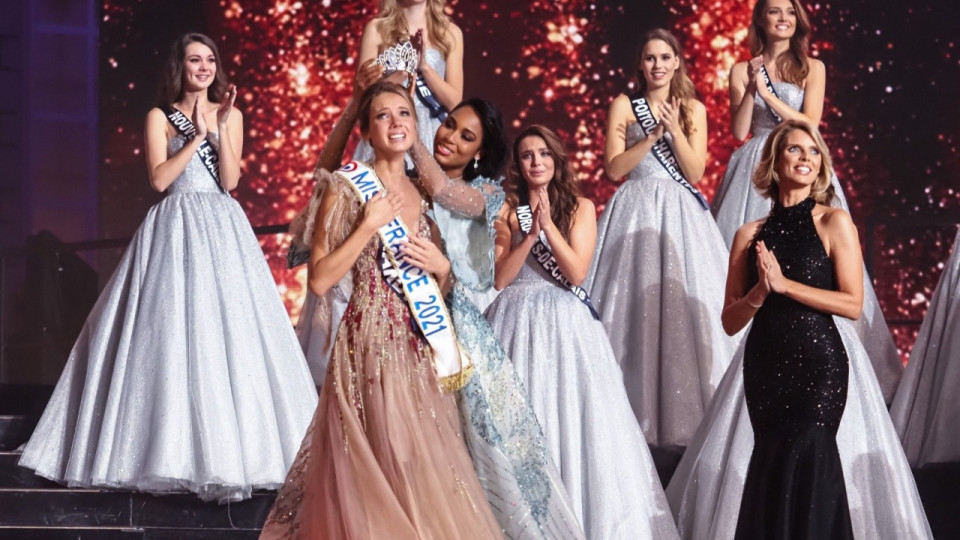 Miss France 2022 : Le couturier lyonnais Nicolas Fafiotte habillera les candidates !