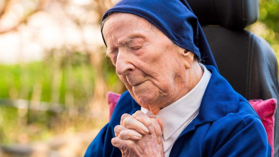 Soeur André, doyenne des français fête ses 118 ans !