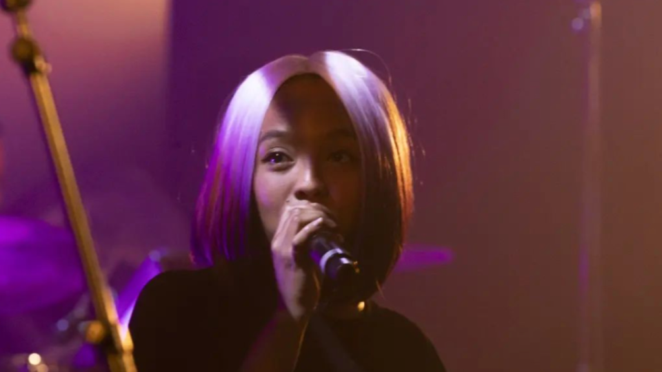 Le beauty bar Les 6ixb organise un concert privé avec la jeune chanteuse lyonnaise Elodie Mam’s