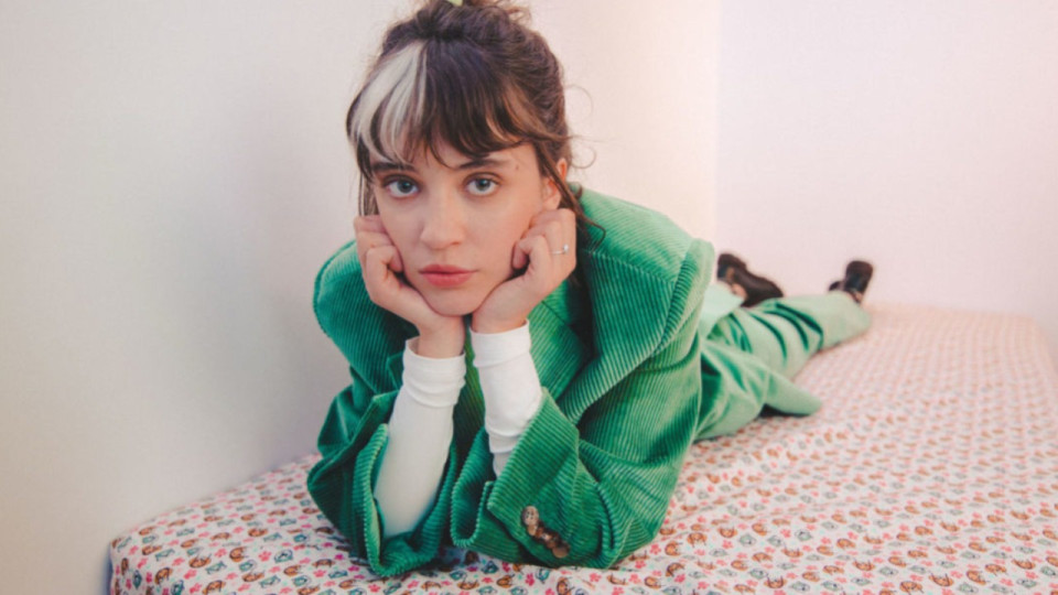 La chanteuse lyonnaise reprend "J'attends l'amour" de Jenifer