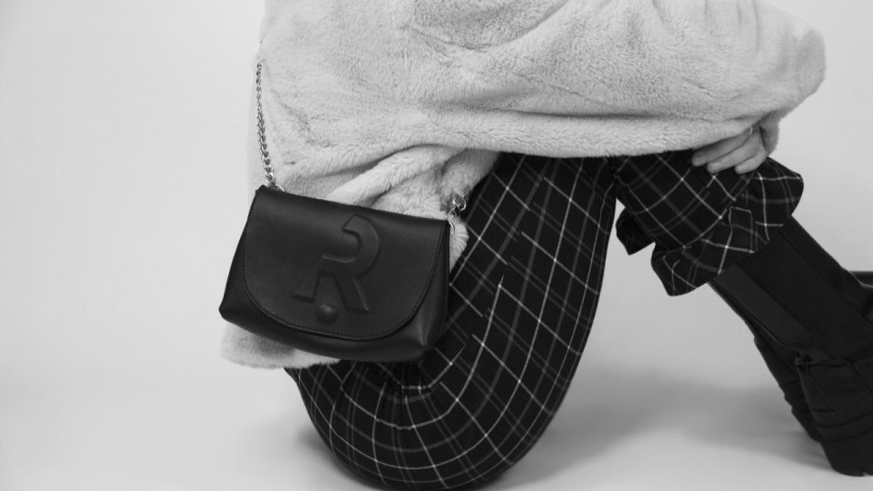 Capucine Roche, la créatrice lyonnaise qui opte pour le cuir recyclé !