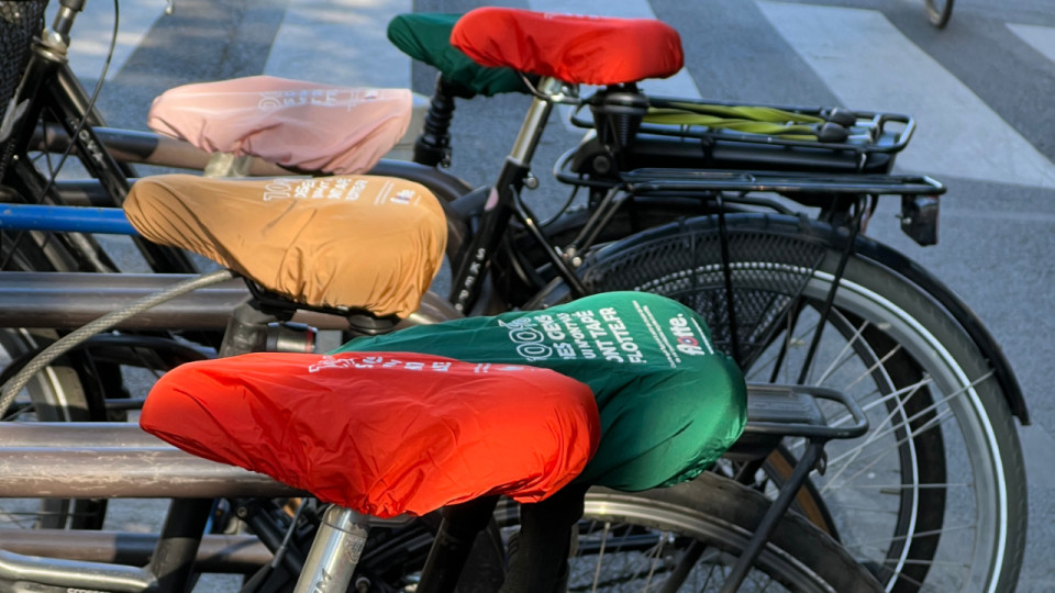 Cette marque va distribuer 3000 couvre-selles de vélos à Lyon !
