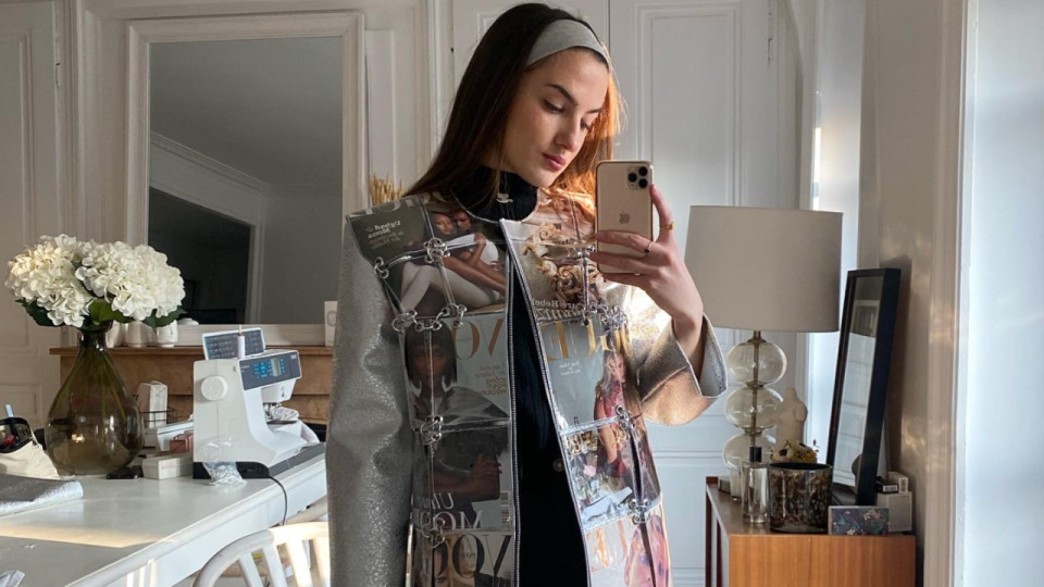 Lyon : elle relève le challenge d’utiliser des magazines pour en faire une veste
