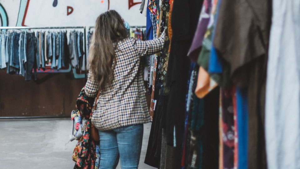 Une vente de vêtements vintage au kilo ce week-end à Villeurbanne !