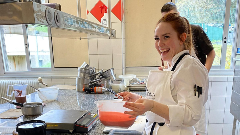 Justine Biscuit, une jeune pâtissière lyonnaise ambitieuse
